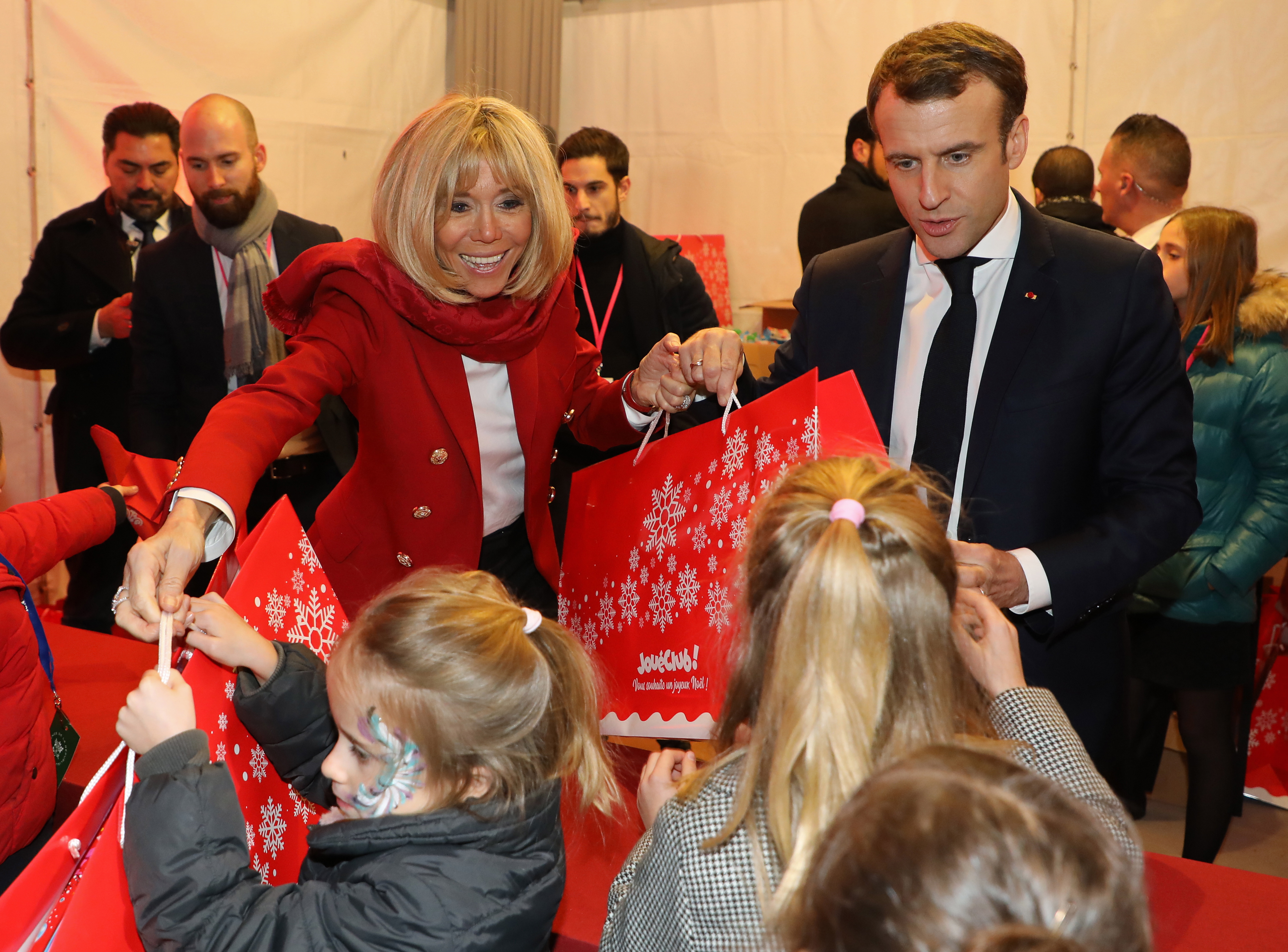 Με ατζέντα «Κίτρινων Γιλέκων» πλέον ο Μακρόν-1