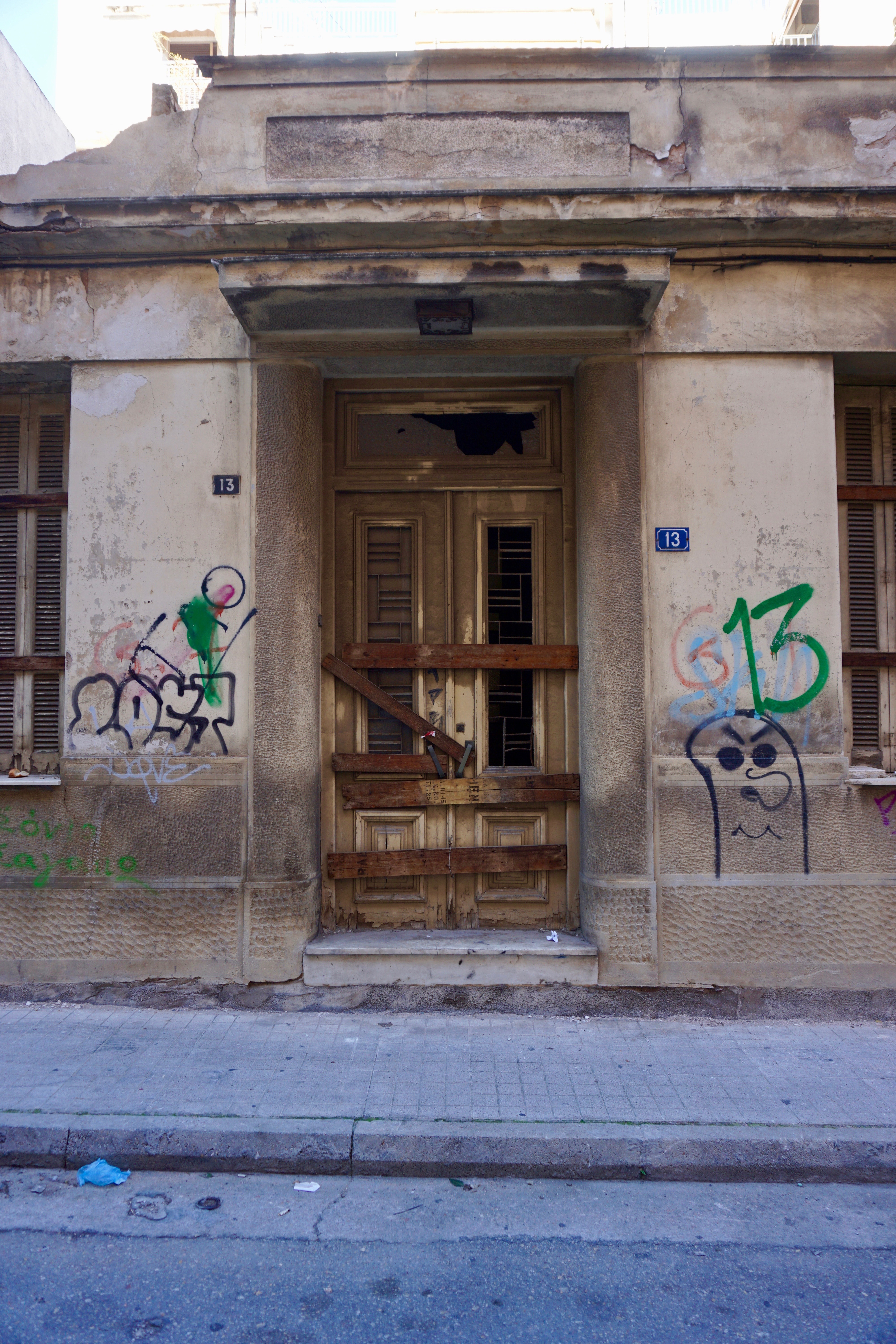 Σπαράγματα παλιάς ζωής στην οδό Αιθαλίδου-1