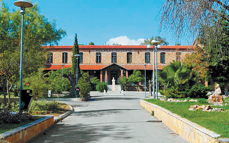 Χριστούγεννα γιορτής και μελαγχολίας-1