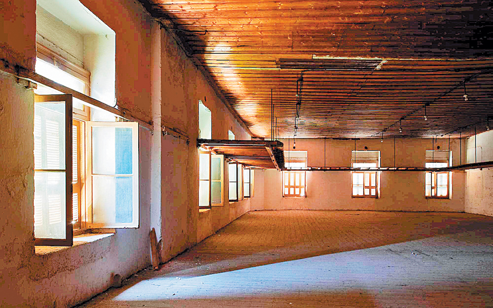 Σκιές και φως στον «Παπαστράτο» στο Αγρίνιο-2