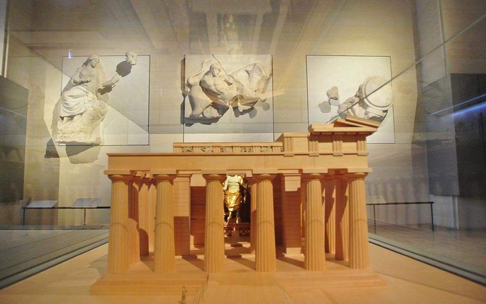 Ελληνική «πινελιά» στο Λούβρο-1