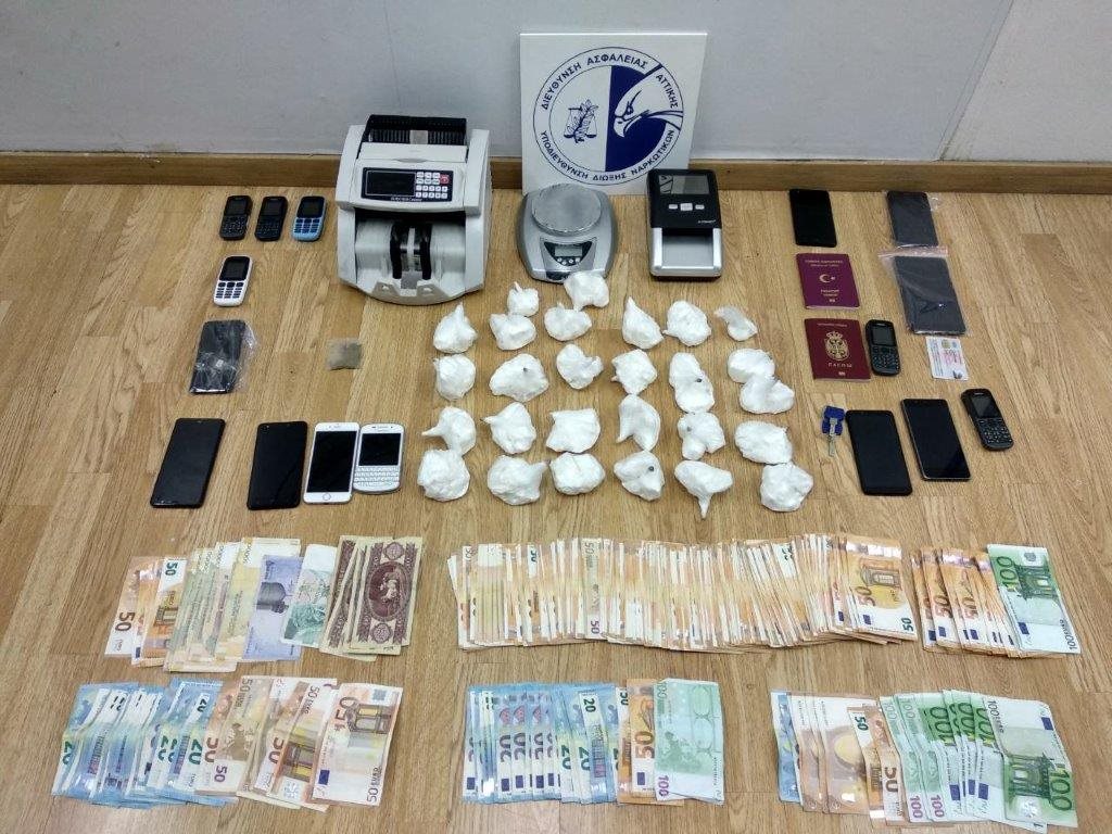 Διεθνές κύκλωμα σκληρών ναρκωτικών διακινούσε με εμπορικά πλοία μέσω Ελλάδας κοκαΐνη και ηρωίνη (φωτογραφίες)-2