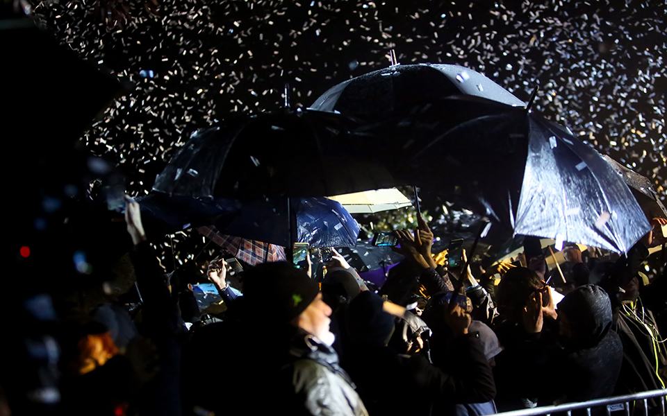 Ο εορτασμός της Πρωτοχρονιάς στην Αθήνα και σε άλλες μεγάλες πόλεις του κόσμου (βίντεο – φωτογραφίες)-4