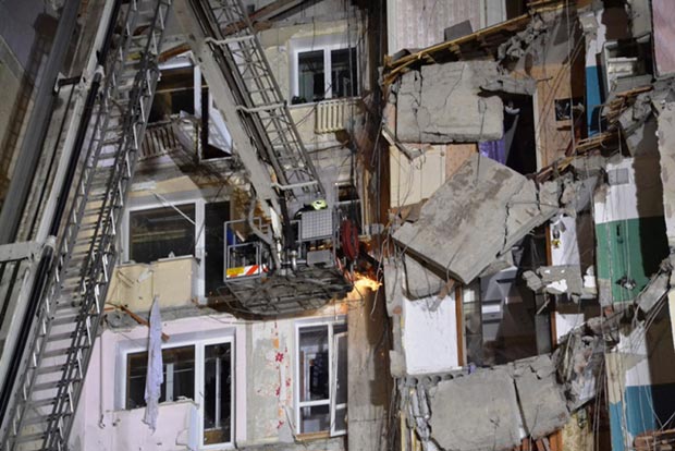 Ρωσία: Στους 18 οι νεκροί από την κατάρρευση πολυκατοικίας – Σε κρίσιμη κατάσταση το βρέφος που διασώθηκε-4