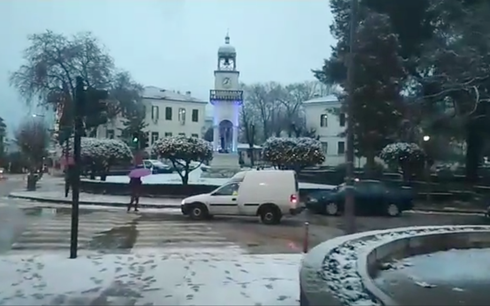 Στα «λευκά» τα Γιάννενα – Πυκνή χιονόπτωση σε Μέτσοβο, Κόνιτσα και Ζαγόρι (φωτογραφίες)-1