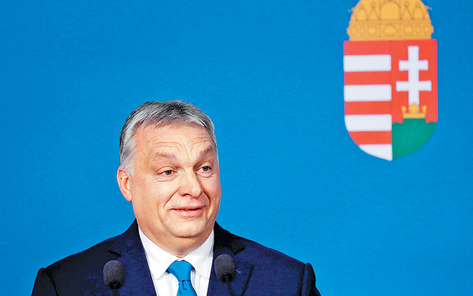 Πολιτικοί τριγμοί στην Ιταλία-1