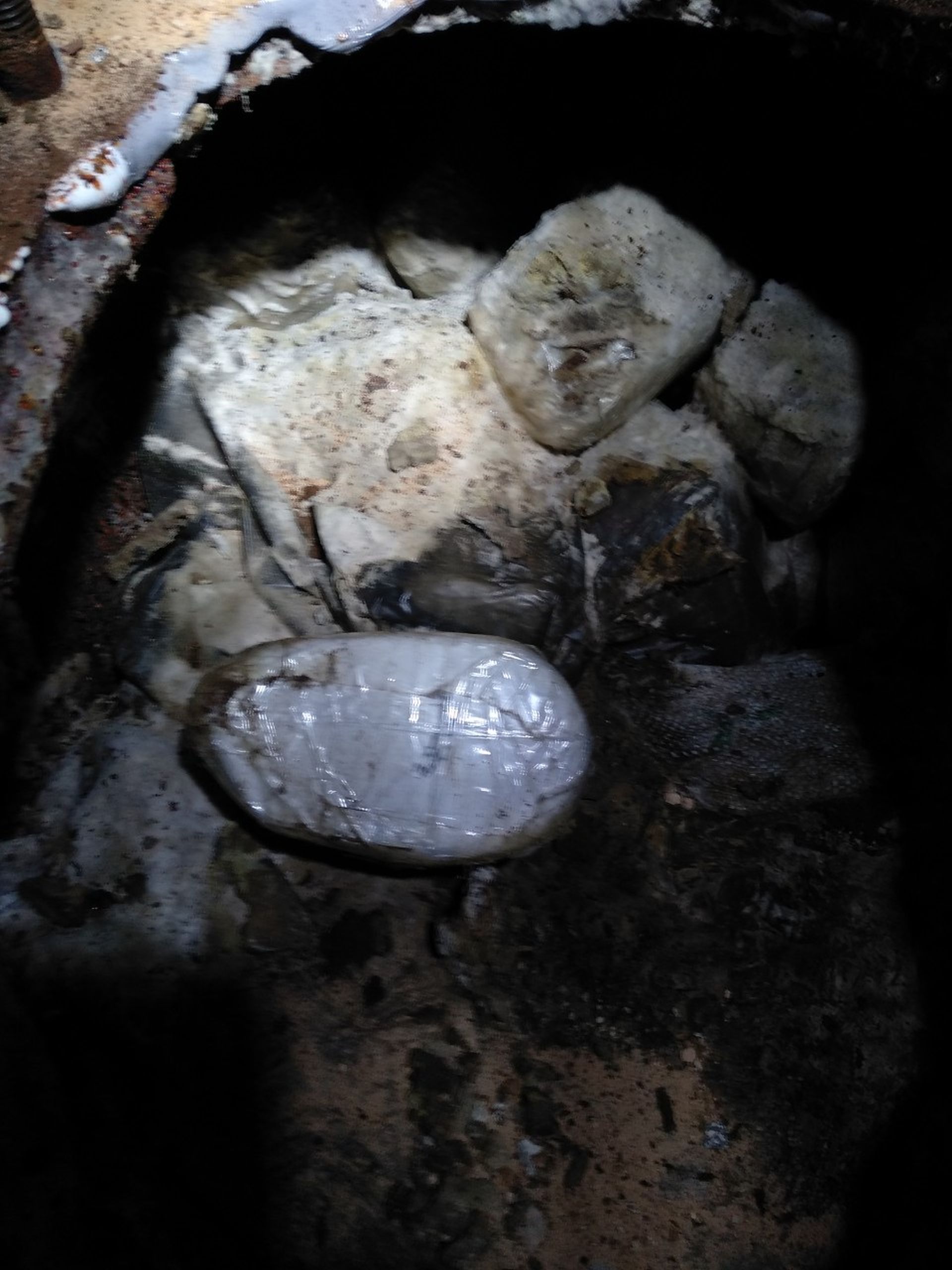 Εντοπίστηκαν ναρκωτικά αξίας 150 εκατ. ευρώ σε ρυμουλκό στην Κρήτη (φωτογραφίες)-3