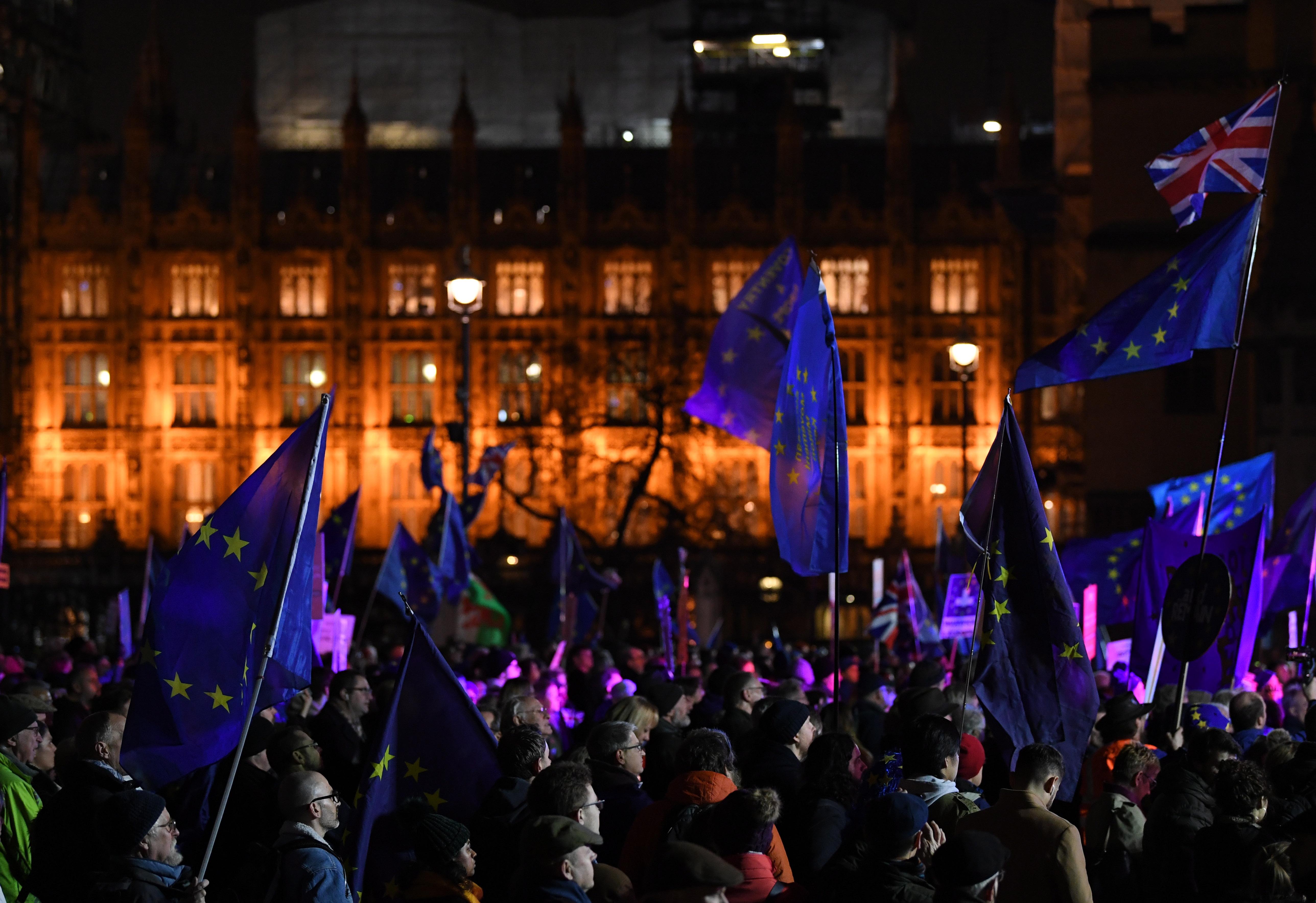 No deal: Καταψηφίστηκε η συμφωνία της Μέι για το Brexit – Στο Ευρωκοινοβούλιο οι εξελίξεις, ανυποχώρητη η Κομισιόν-2