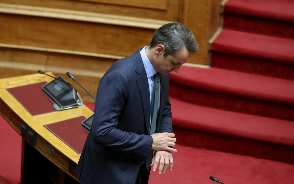 Με υψηλούς τόνους σε προεκλογικό φόντο η συζήτηση για την ψήφο εμπιστοσύνης στη Βουλή (φωτογραφίες)-2