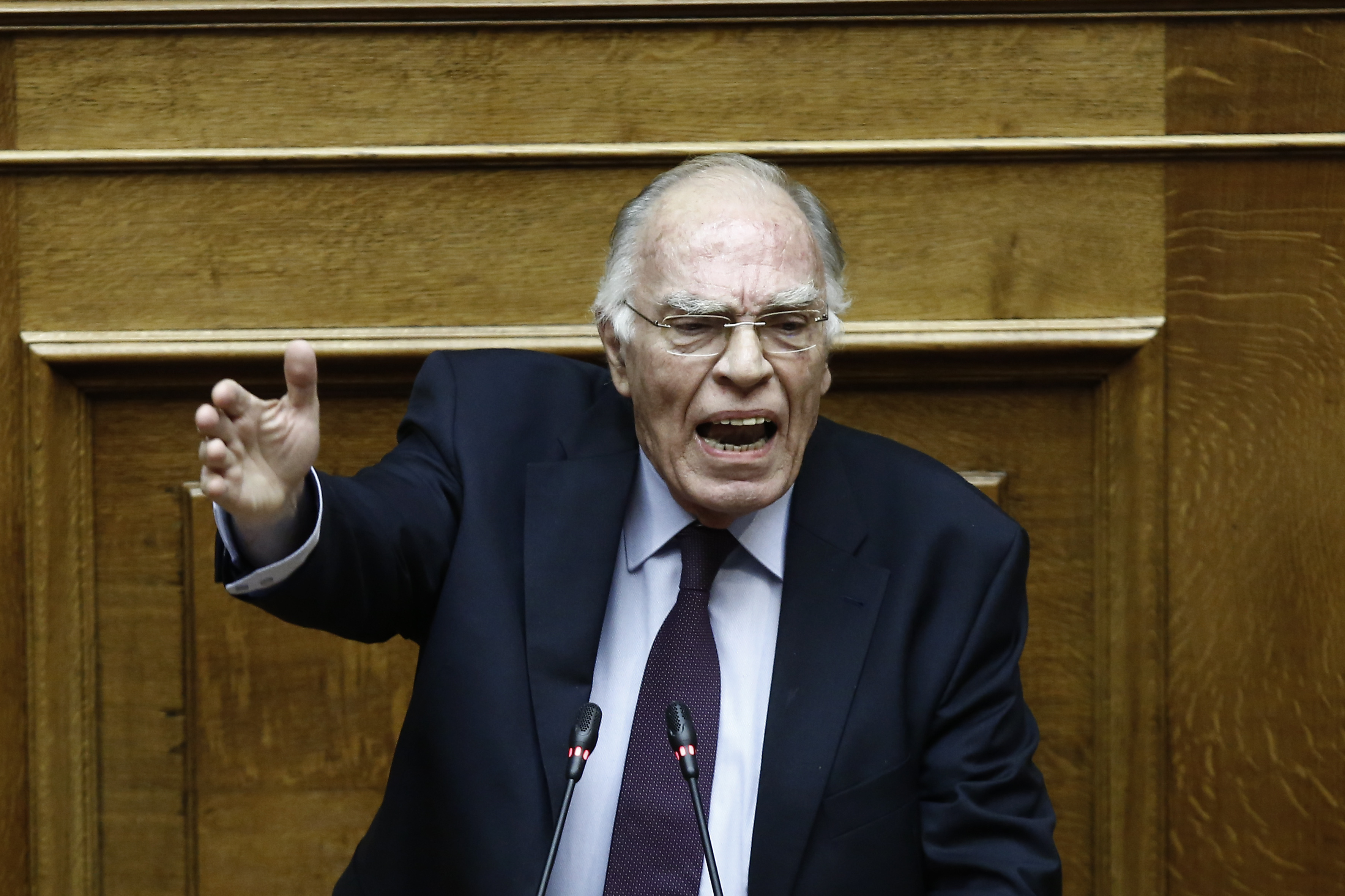 Με υψηλούς τόνους σε προεκλογικό φόντο η συζήτηση για την ψήφο εμπιστοσύνης στη Βουλή (φωτογραφίες)-12