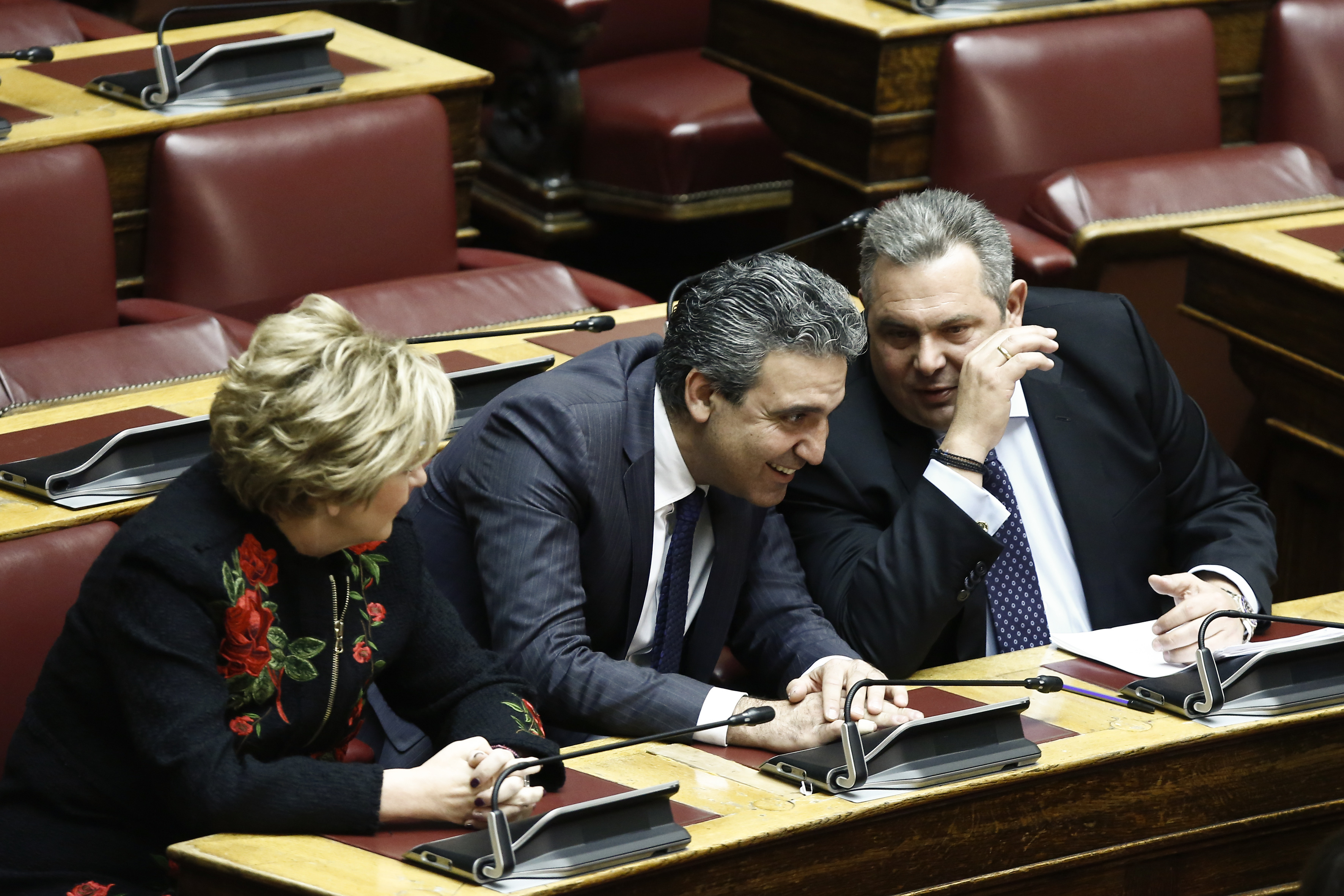 Με υψηλούς τόνους σε προεκλογικό φόντο η συζήτηση για την ψήφο εμπιστοσύνης στη Βουλή (φωτογραφίες)-5