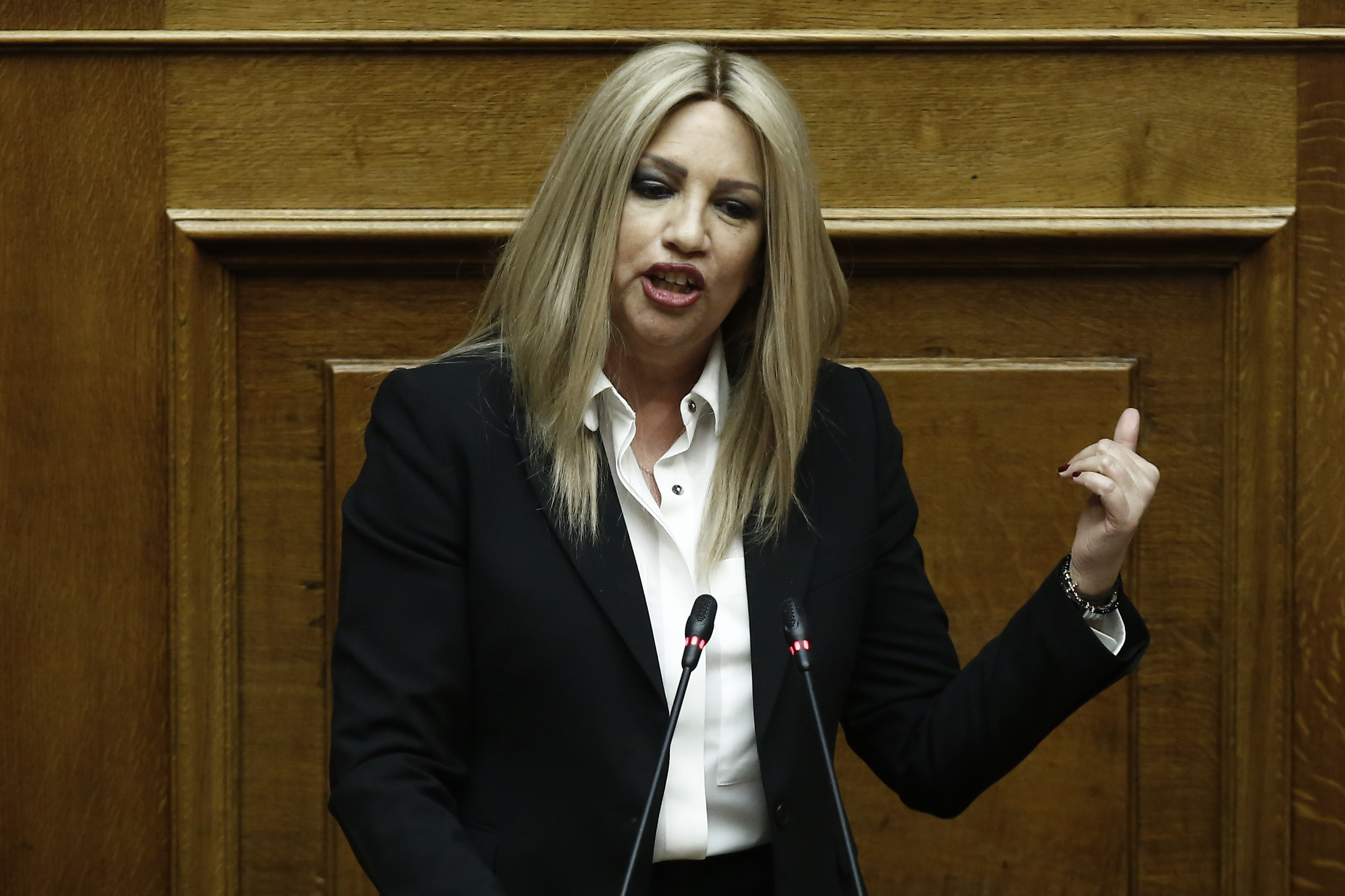 Με υψηλούς τόνους σε προεκλογικό φόντο η συζήτηση για την ψήφο εμπιστοσύνης στη Βουλή (φωτογραφίες)-8