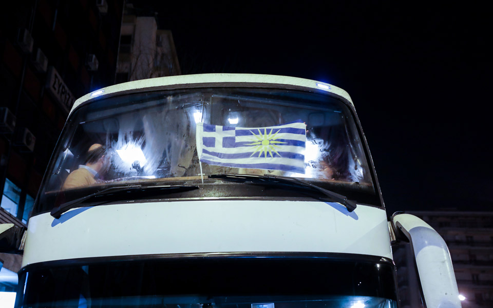 Επεισόδια και χημικά στο συλλαλητήριο στο Σύνταγμα – Επτά συλλήψεις και πέντε προσαγωγές (φωτογραφίες)-32