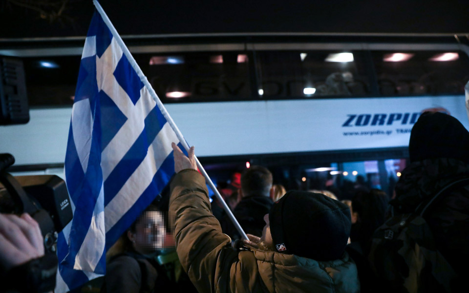 Επεισόδια και χημικά στο συλλαλητήριο στο Σύνταγμα – Επτά συλλήψεις και πέντε προσαγωγές (φωτογραφίες)-33