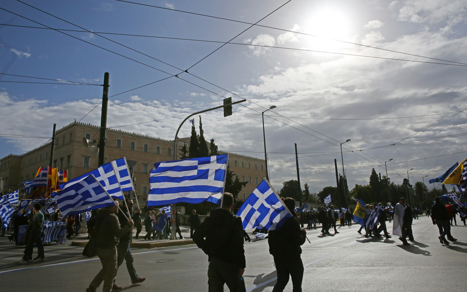 Επεισόδια και χημικά στο συλλαλητήριο στο Σύνταγμα – Επτά συλλήψεις και πέντε προσαγωγές (φωτογραφίες)-22