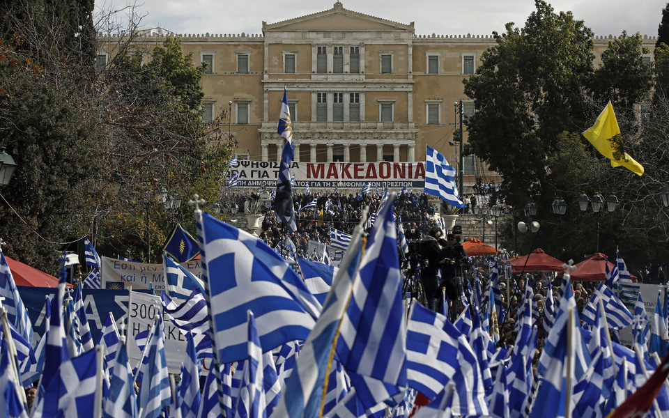 Επεισόδια και χημικά στο συλλαλητήριο στο Σύνταγμα – Επτά συλλήψεις και πέντε προσαγωγές (φωτογραφίες)-25