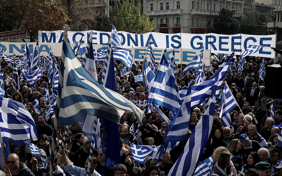 Επεισόδια και χημικά στο συλλαλητήριο στο Σύνταγμα – Επτά συλλήψεις και πέντε προσαγωγές (φωτογραφίες)-26