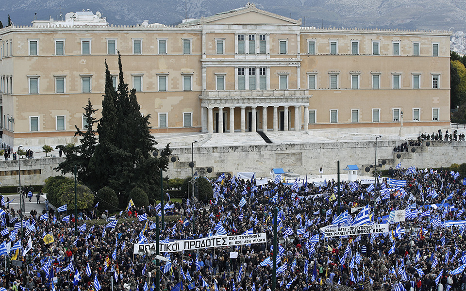 Επεισόδια και χημικά στο συλλαλητήριο στο Σύνταγμα – Επτά συλλήψεις και πέντε προσαγωγές (φωτογραφίες)-28