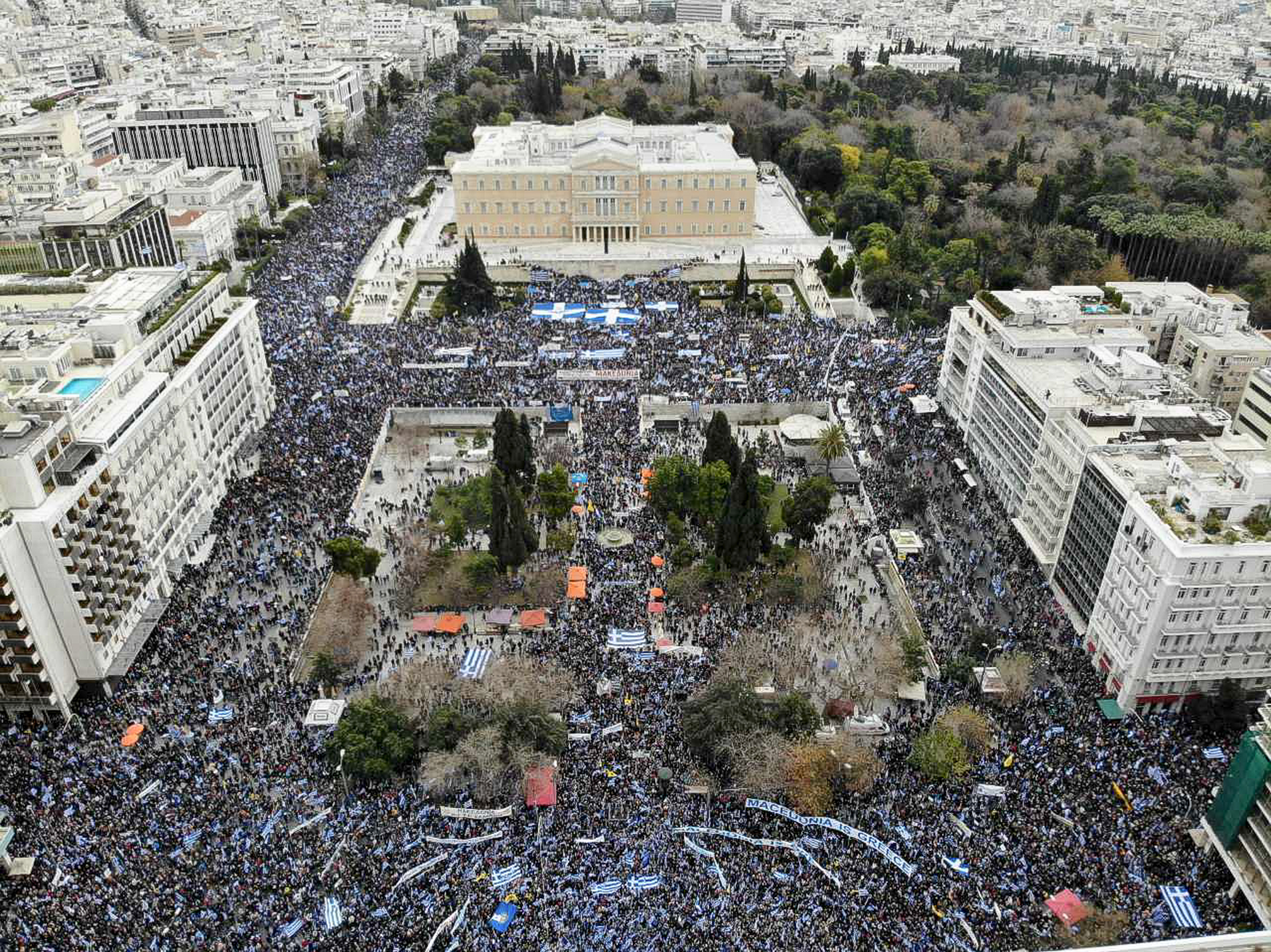Επεισόδια και χημικά στο συλλαλητήριο στο Σύνταγμα – Επτά συλλήψεις και πέντε προσαγωγές (φωτογραφίες)-18