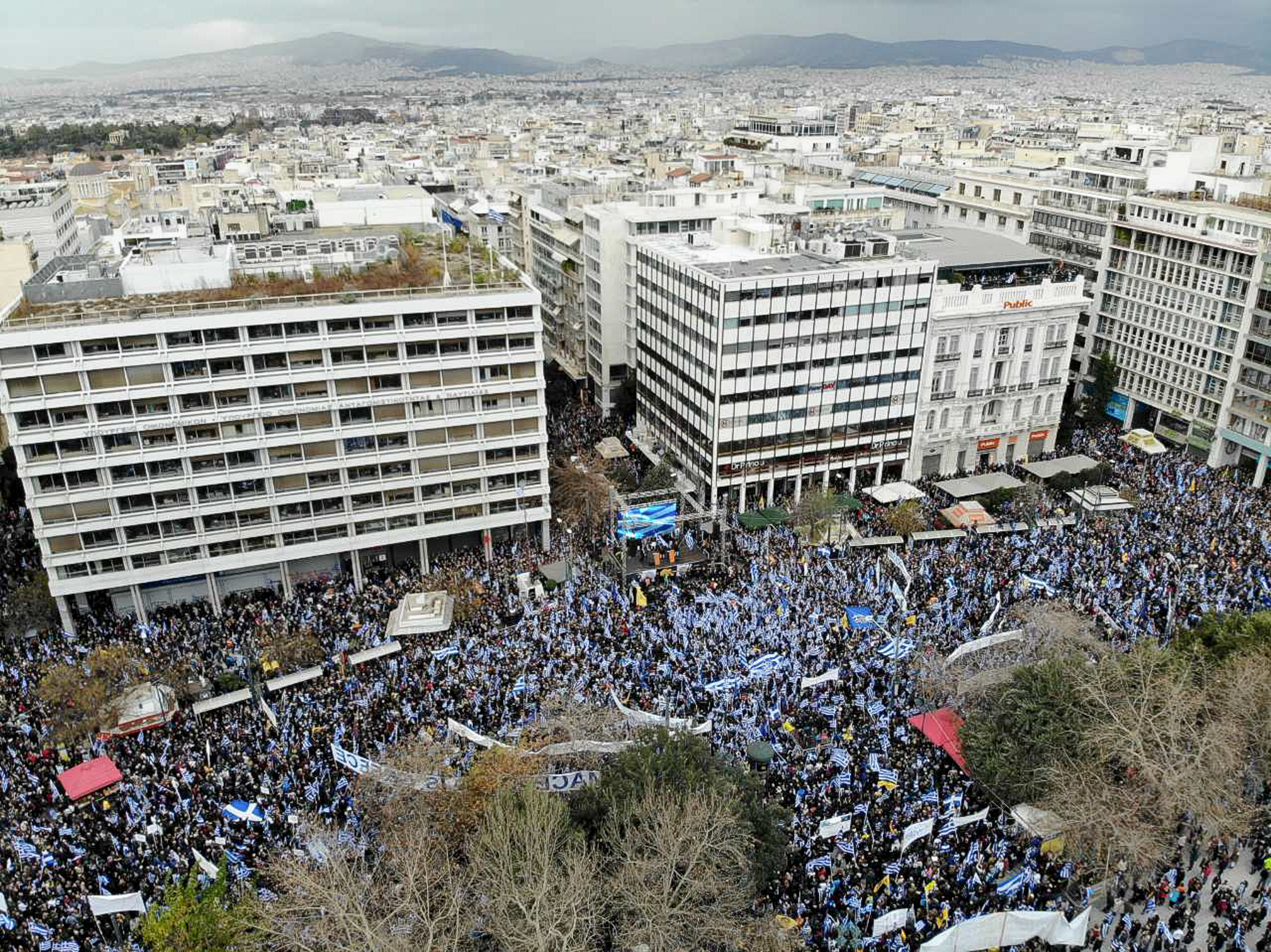 Επεισόδια και χημικά στο συλλαλητήριο στο Σύνταγμα – Επτά συλλήψεις και πέντε προσαγωγές (φωτογραφίες)-21