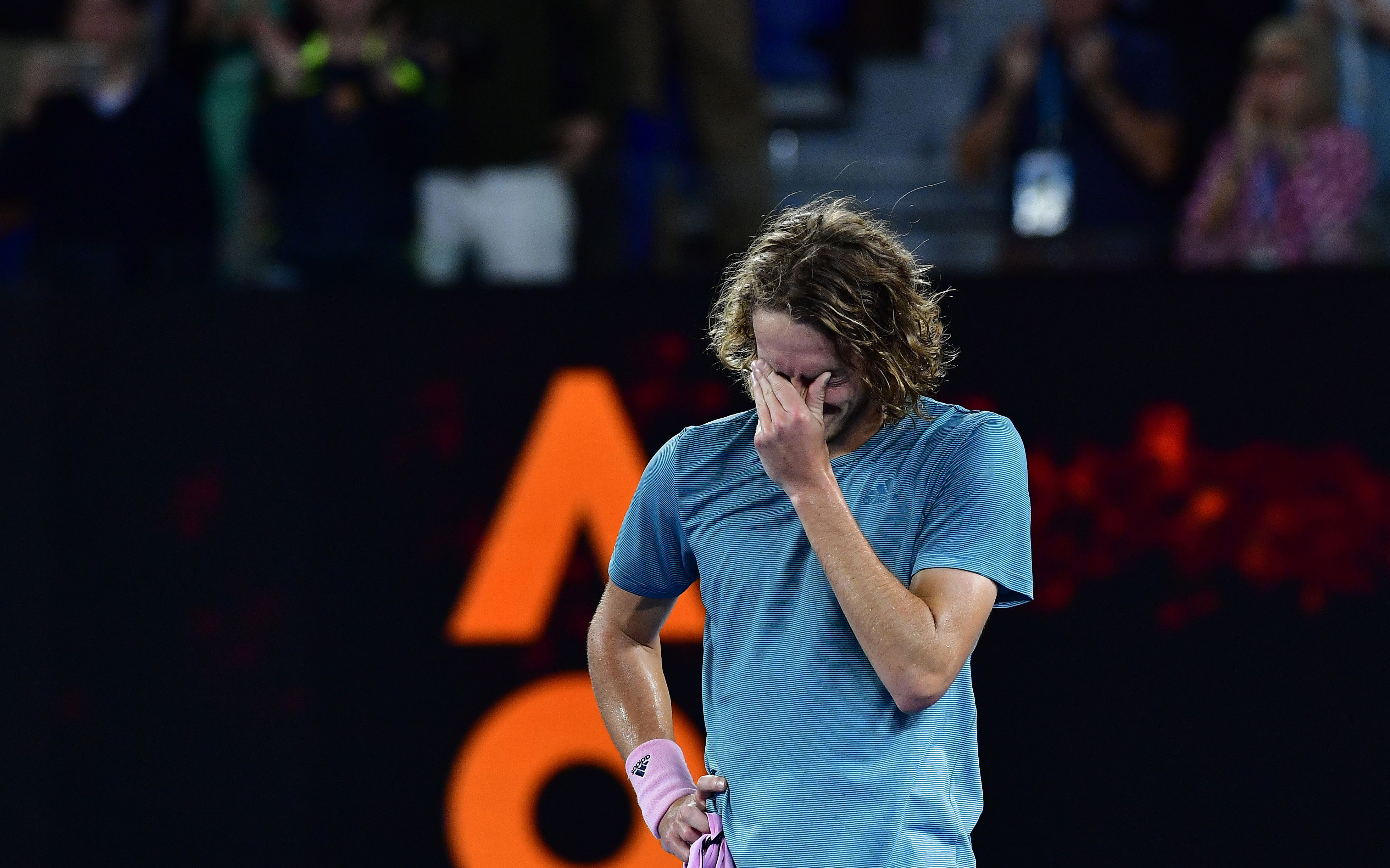 Ιστορική νίκη του Τσιτσιπά επί του Φέντερερ – «Είμαι ο πιο ευτυχισμένος άνθρωπος στον κόσμο» (φωτογραφίες – βίντεο)-2