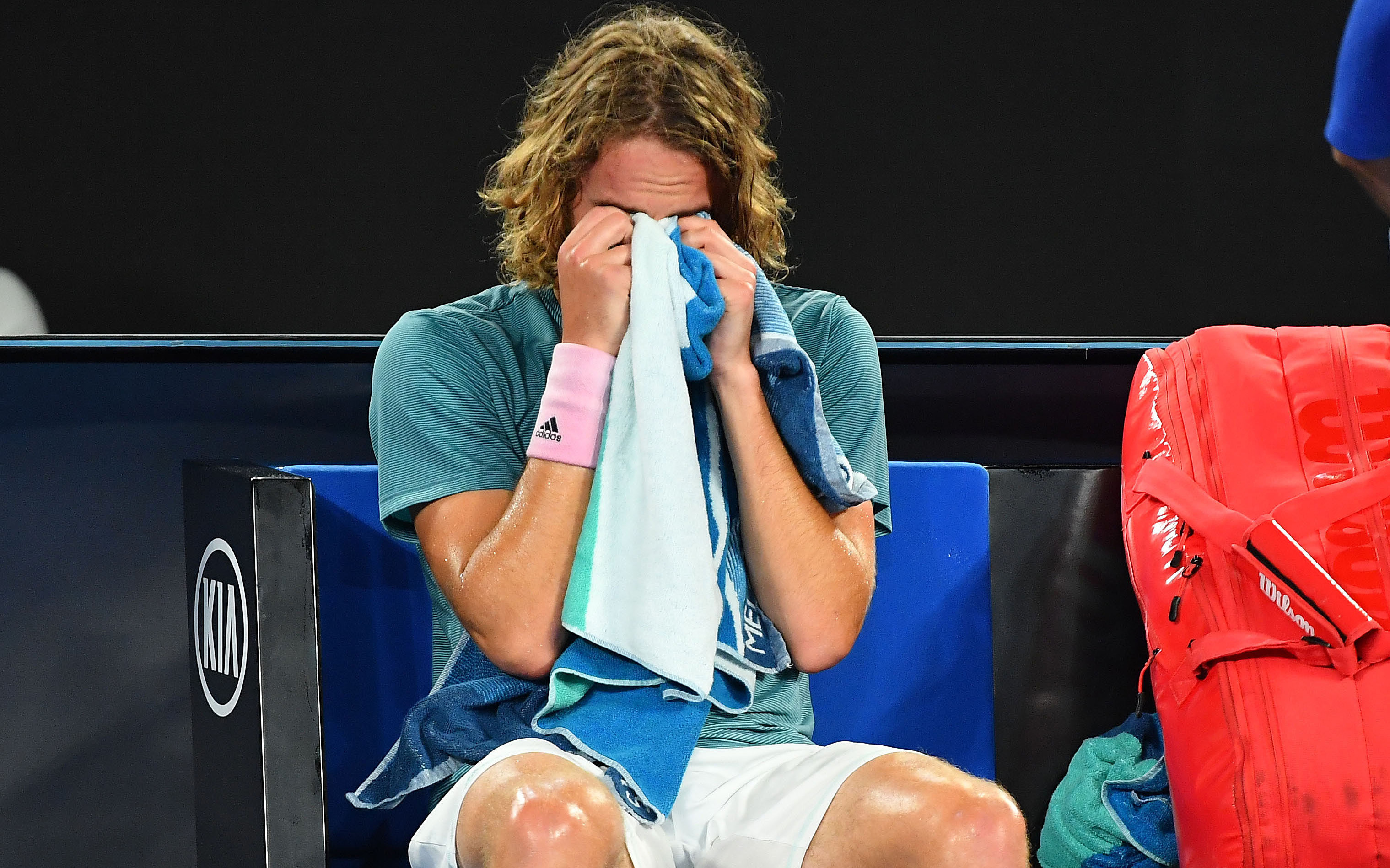 Ιστορική νίκη του Τσιτσιπά επί του Φέντερερ – «Είμαι ο πιο ευτυχισμένος άνθρωπος στον κόσμο» (φωτογραφίες – βίντεο)-3