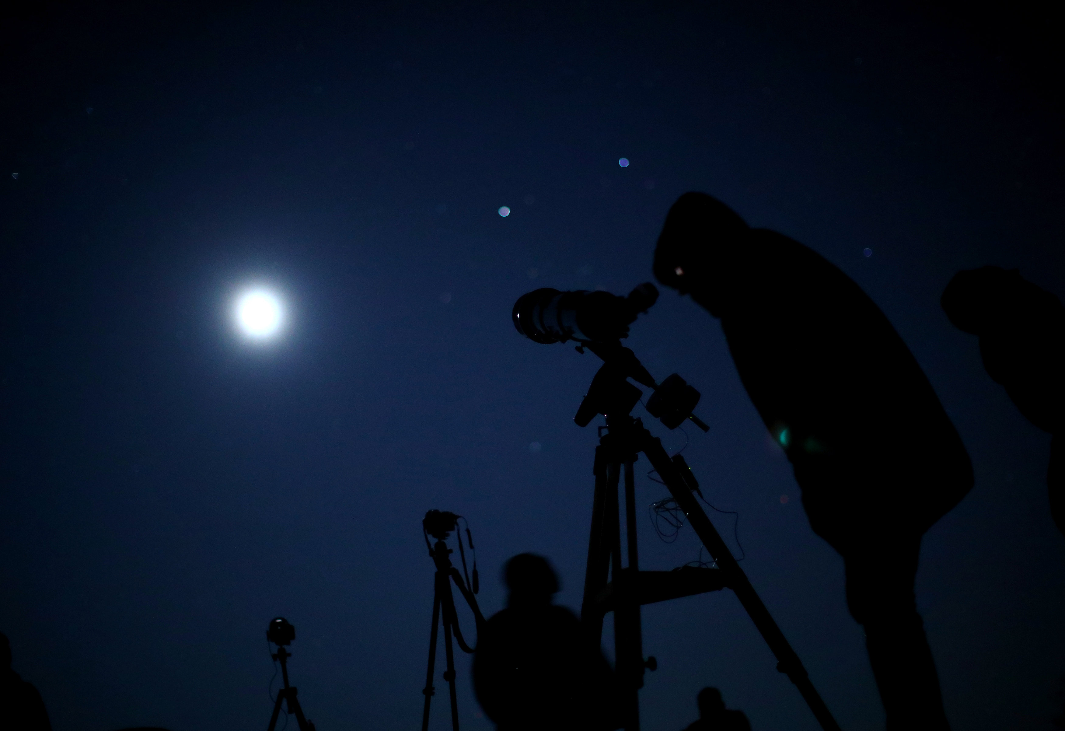 Η πρώτη πανσέληνος του έτους συνδυάστηκε με ολική έκλειψη Σελήνης (φωτογραφίες)-3