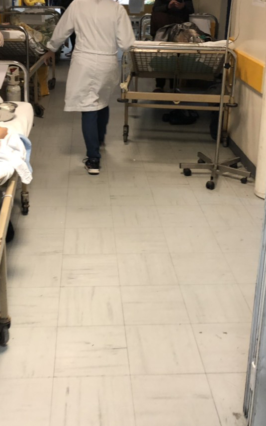 ΠΟΕΔΗΝ: «Εμπόλεμη ζώνη» θυμίζει το Νοσοκομείο Νίκαιας (φωτογραφίες)-4