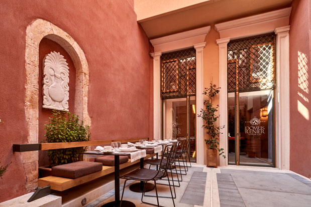 Άρια & Λίτσα Παρασκευάκη, Στελλίνα Ιωαννίδου: Ιδιοκτήτριες του Domus Renier Boutique Hotel-1