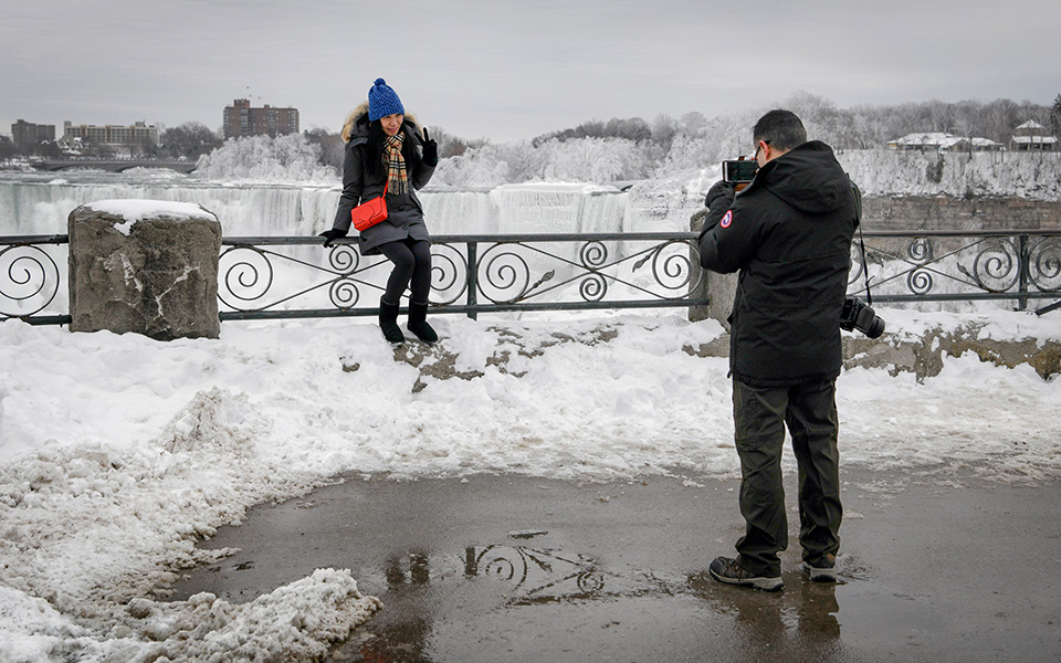 Πάγωσαν οι καταρράκτες του Νιαγάρα (φωτογραφίες)-3