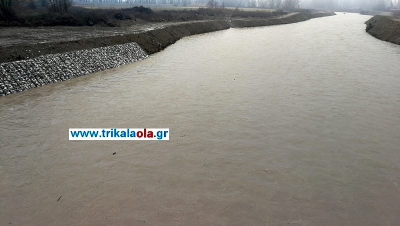 Κατολισθήσεις στα Τρίκαλα από την κακοκαιρία – Σε άνοδο η στάθμης των νερών του Πηνειού (βίντεο – φωτογραφίες)-1