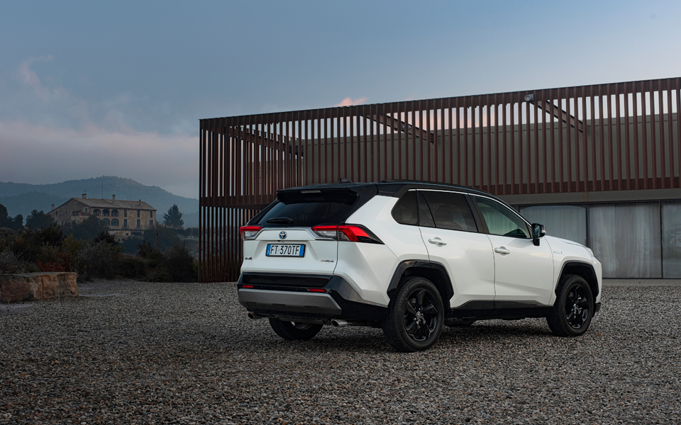 Αποστολή στη Βαρκελώνη: Νέο Toyota RAV4 Hybrid, ένα SUV «παντός καιρού»-1