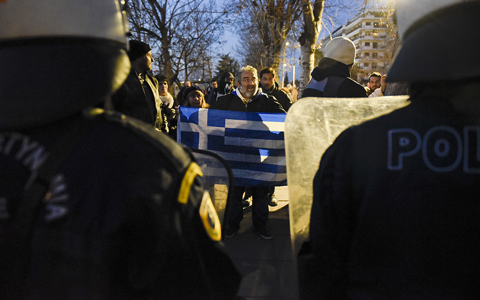 Θεσσαλονίκη: Ένταση στο Μέγαρο Μουσικής μεταξύ διαδηλωτών και ΜΑΤ (βίντεο)-3
