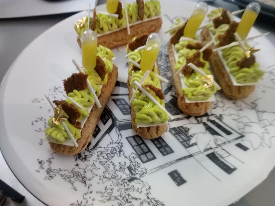 Το γαλλικό εκλέρ «ελληνοποιείται» χάρις σε ταλαντούχους ζαχαροπλάστες-1