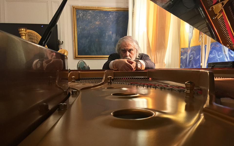 Βαγγέλης Παπαθανασίου: «Αν δεν υπήρχε η νύχτα, δεν θα μπορούσε να γεννηθεί το Φως»-1