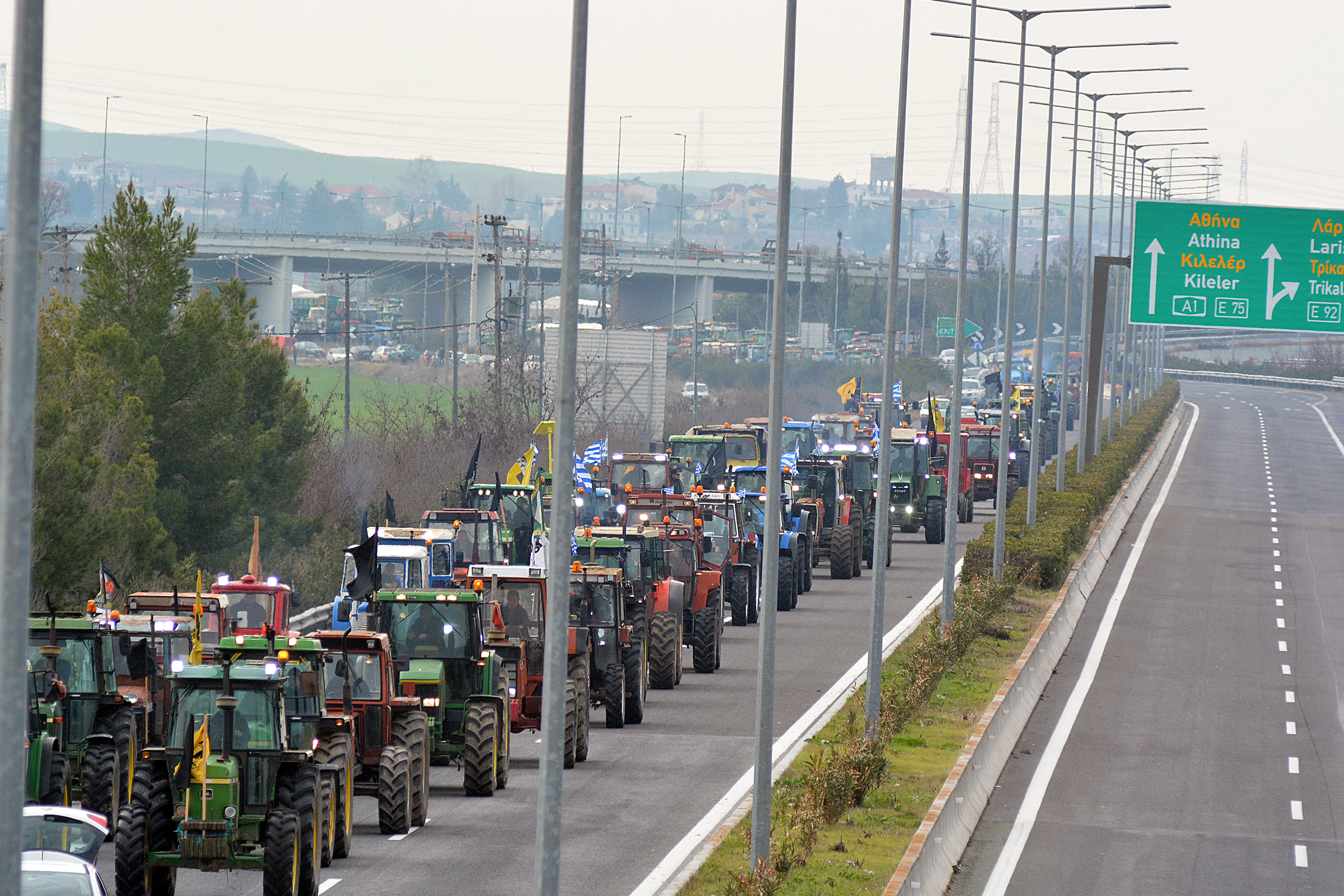 Στην κυκλοφορία δόθηκε η εθνική οδός Αθηνών – Θεσσαλονίκης στο ύψος των Τεμπών (φωτογραφίες)-4