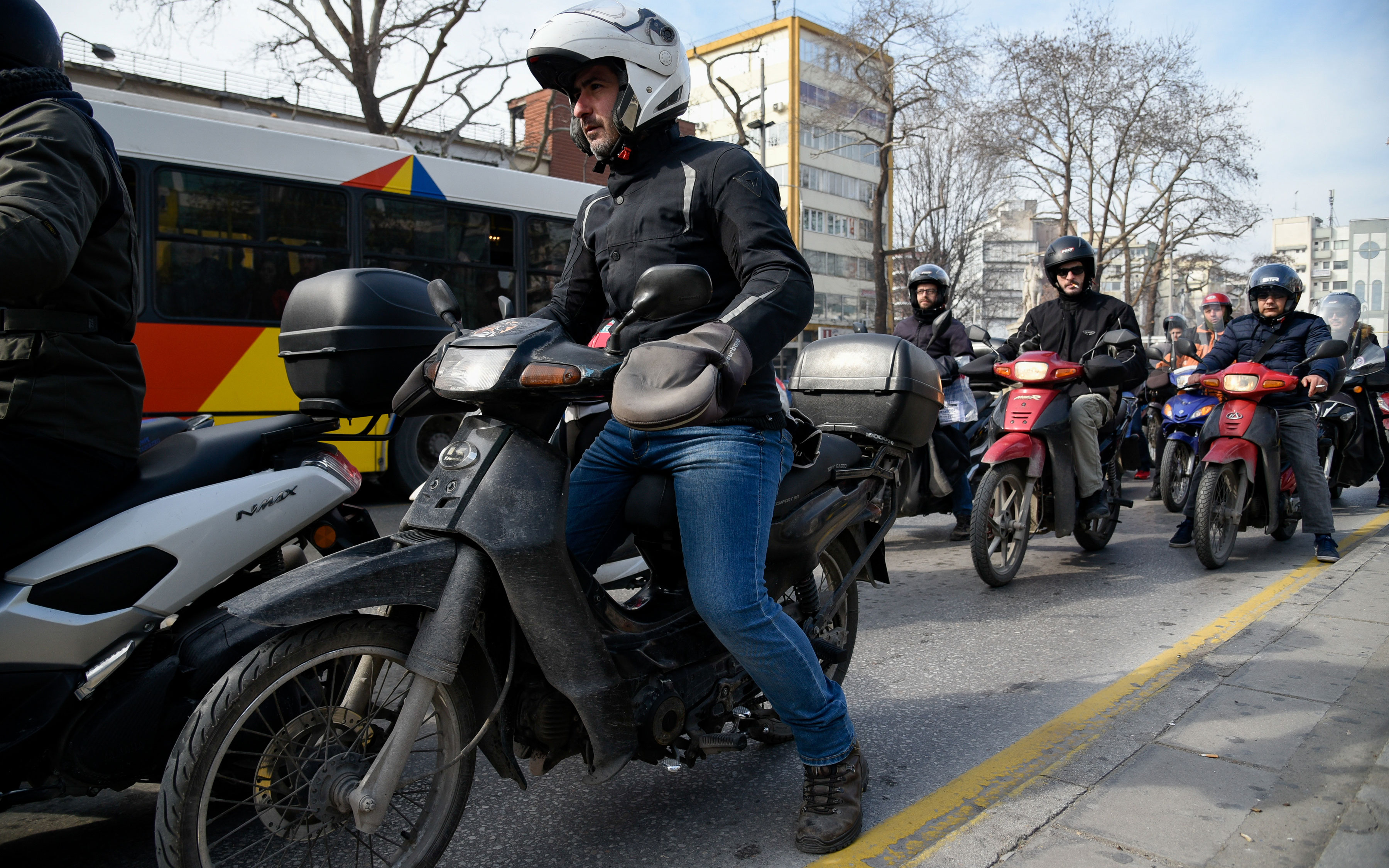 Μοτοπορεία στους δρόμους της Θεσσαλονίκης έκαναν οι διανομείς (φωτογραφίες)-2