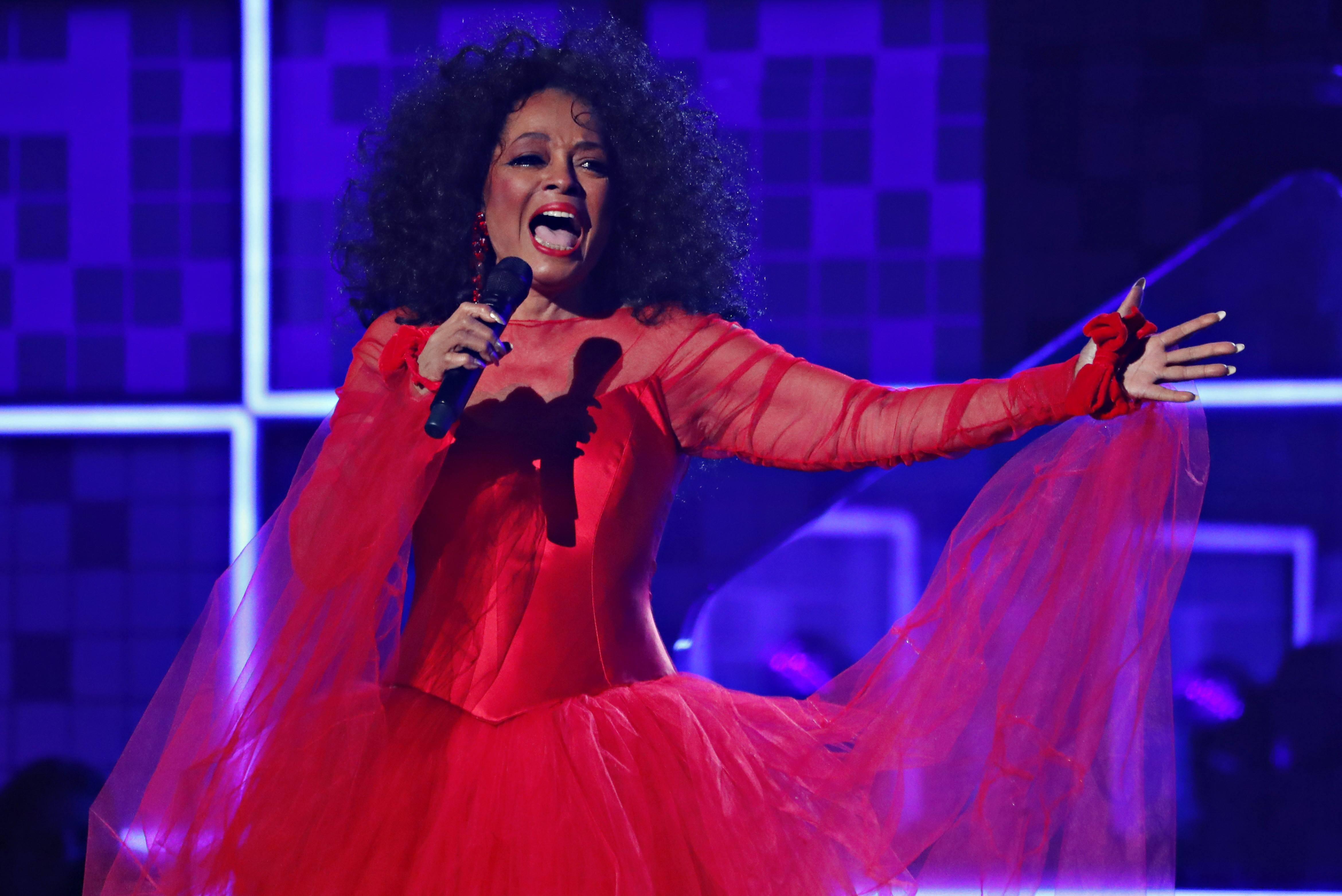 Λαμπερές παρουσίες στα βραβεία Grammy για το 2019 – Οι μεγάλοι νικητές της μουσικής βραδιάς-9