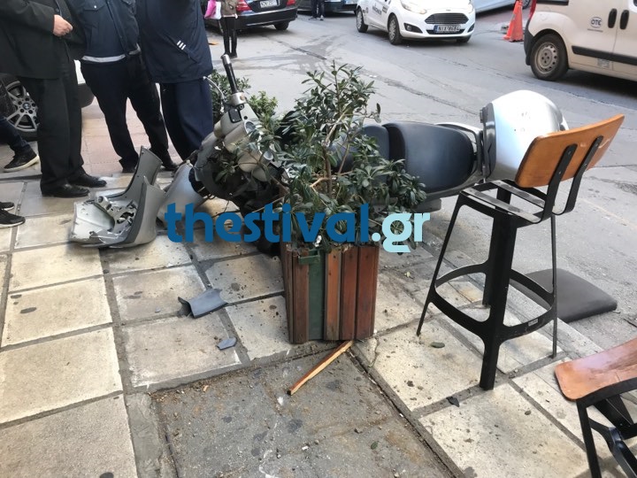 Αυτοκίνητο παρέσυρε πεζούς στη Θεσσαλονίκη – Τρεις τραυματίες (φωτογραφίες)-2