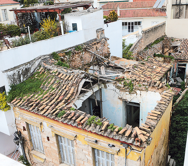 Ομορφα κτίρια, που όμορφα καταρρέουν-1