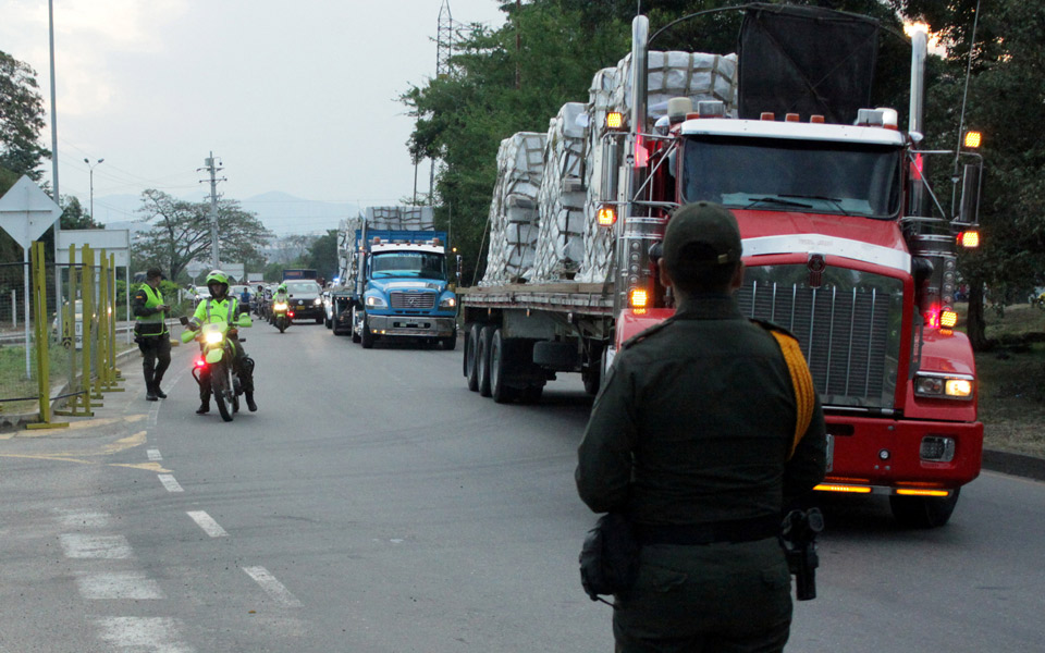 Διπλωματικές σχέσεις με Ρωσία και Κίνα επιδιώκει ο Γκουαϊδό – Η ανθρωπιστική βοήθεια στο επίκεντρο της μάχης για την εξουσία-2
