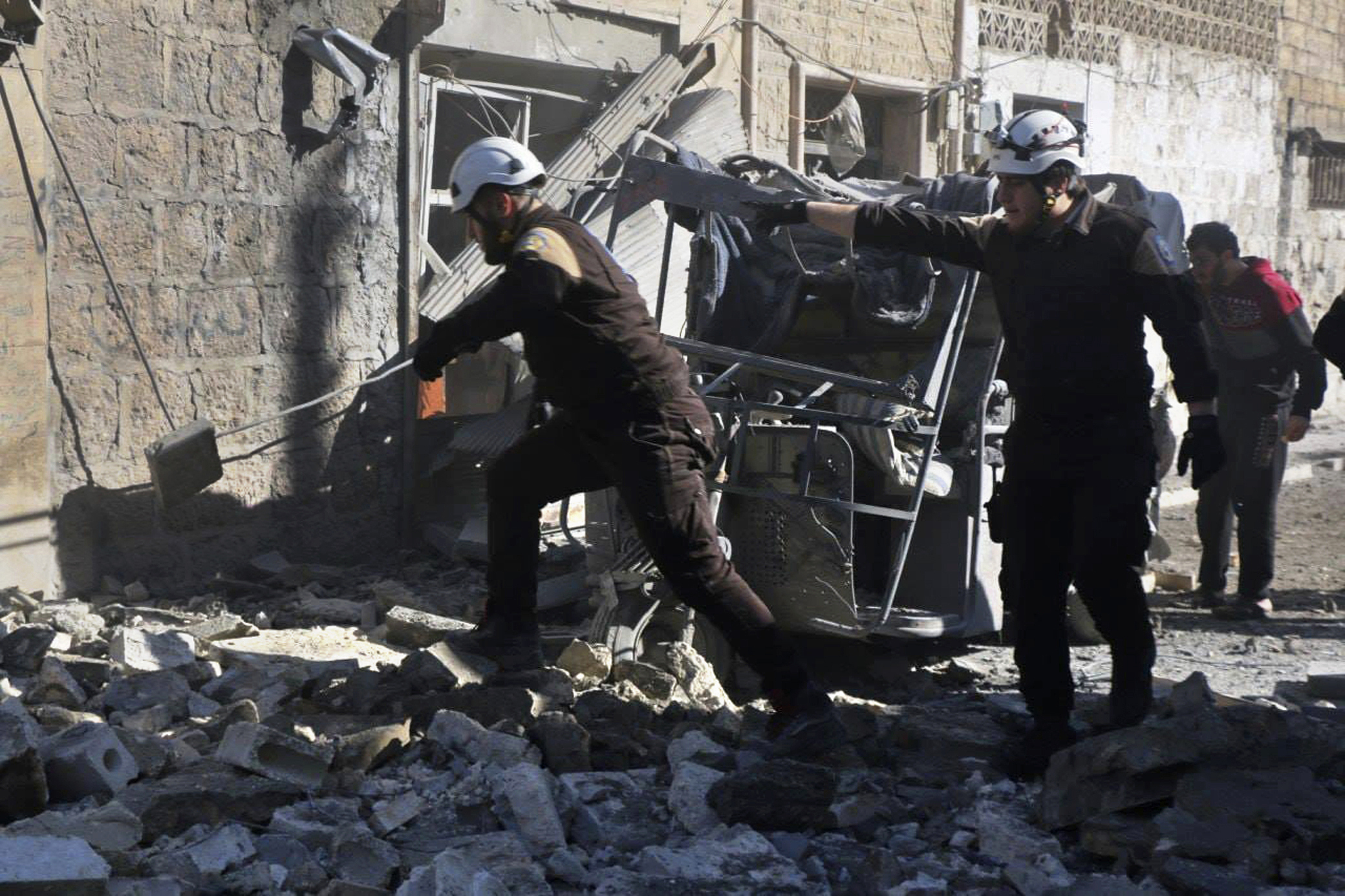 Δεκαπέντε νεκροί στο Ιντλίμπ της Συρίας μετά από δύο διαδοχικές εκρήξεις-1