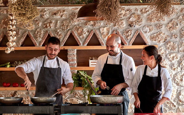 Αφιέρωμα Γάμος: Μεταξύ φίλων-1