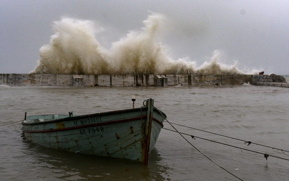 Εντονη κακοκαιρία το Σάββατο: Χιονοπτώσεις, xαμηλές θερμοκρασίες και θυελλώδεις άνεμοι σε όλη τη χώρα-4