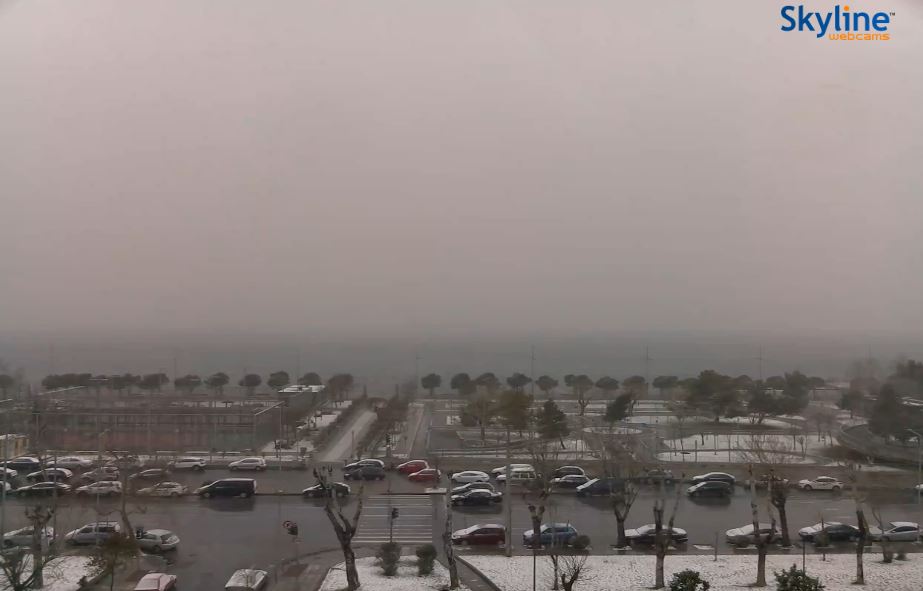 Χιονίζει στη Θεσσαλονίκη (Φωτογραφίες – βίντεο)-1