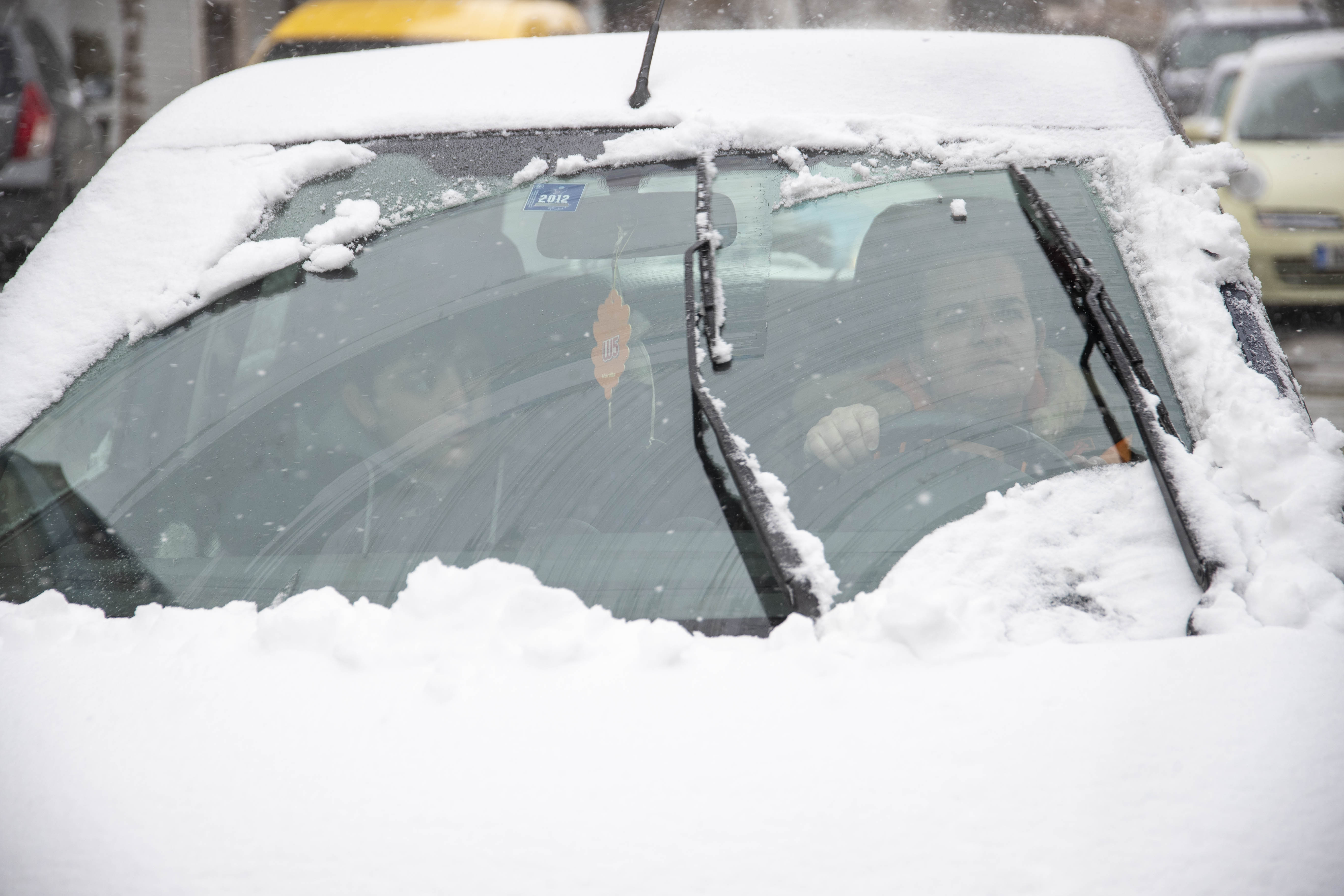 «Σαρώνει» η κακοκαιρία όλη τη χώρα – Προβλήματα από το χιόνι και τους θυελλώδεις ανέμους (φωτογραφίες)-6