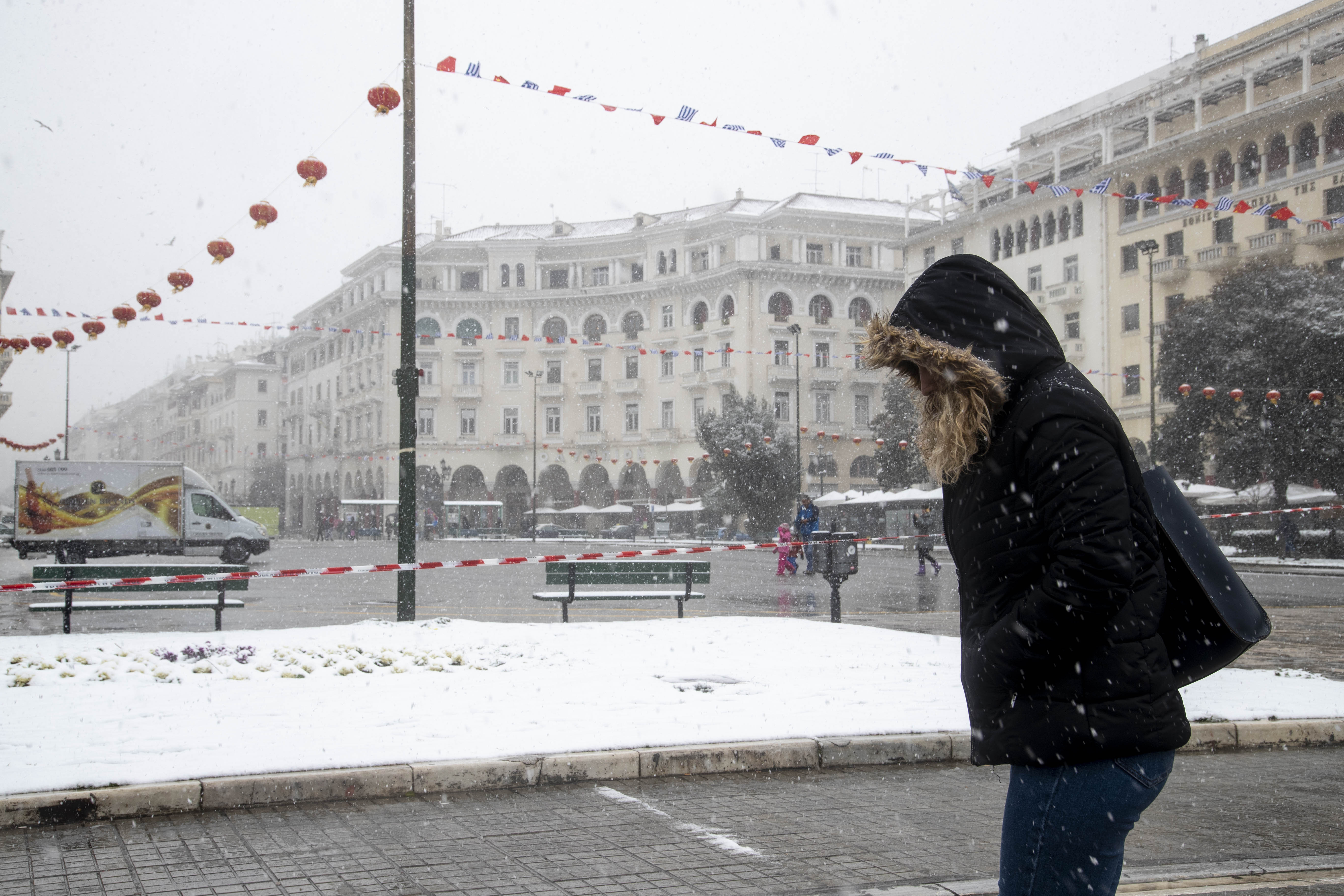 «Σαρώνει» η κακοκαιρία όλη τη χώρα – Προβλήματα από το χιόνι και τους θυελλώδεις ανέμους (φωτογραφίες)-5
