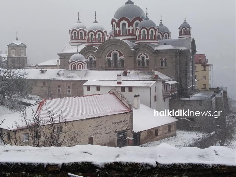 «Σαρώνει» η κακοκαιρία όλη τη χώρα – Προβλήματα από το χιόνι και τους θυελλώδεις ανέμους (φωτογραφίες)-7