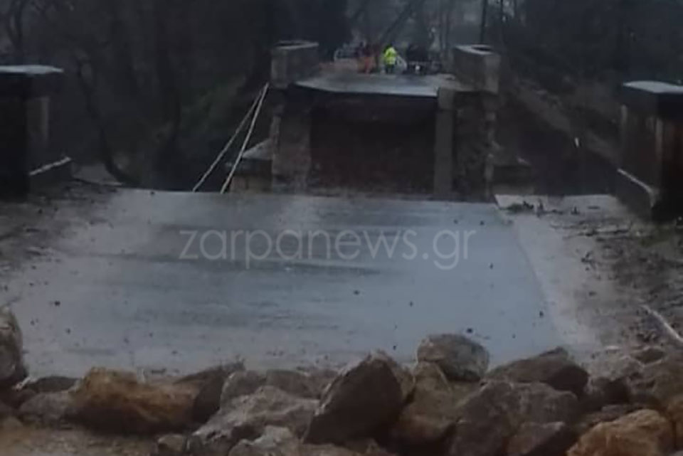 Καταστροφές στην Κρήτη από την κακοκαιρία: Κατέρρευσαν γέφυρες – εκκενώθηκε οικισμός (βίντεο-φωτογραφίες)-7