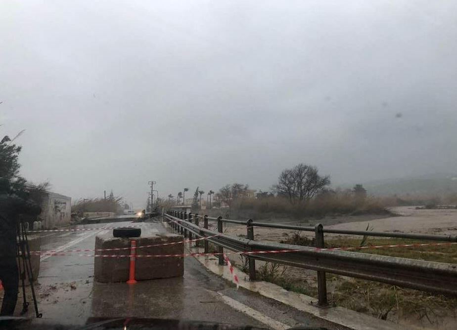 Καταστροφές στην Κρήτη από την κακοκαιρία: Κατέρρευσαν γέφυρες – εκκενώθηκε οικισμός (βίντεο-φωτογραφίες)-2